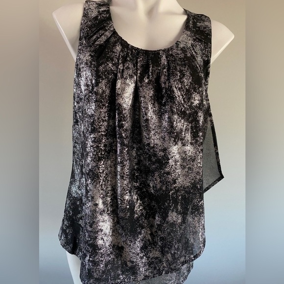 Michael Kors Black and White Sleeveless Blouse - Picture 4 of 5